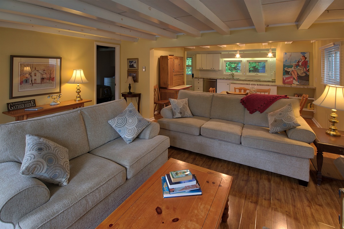 0dcb9193742245eb81e5cf2acb9a0af8 Large