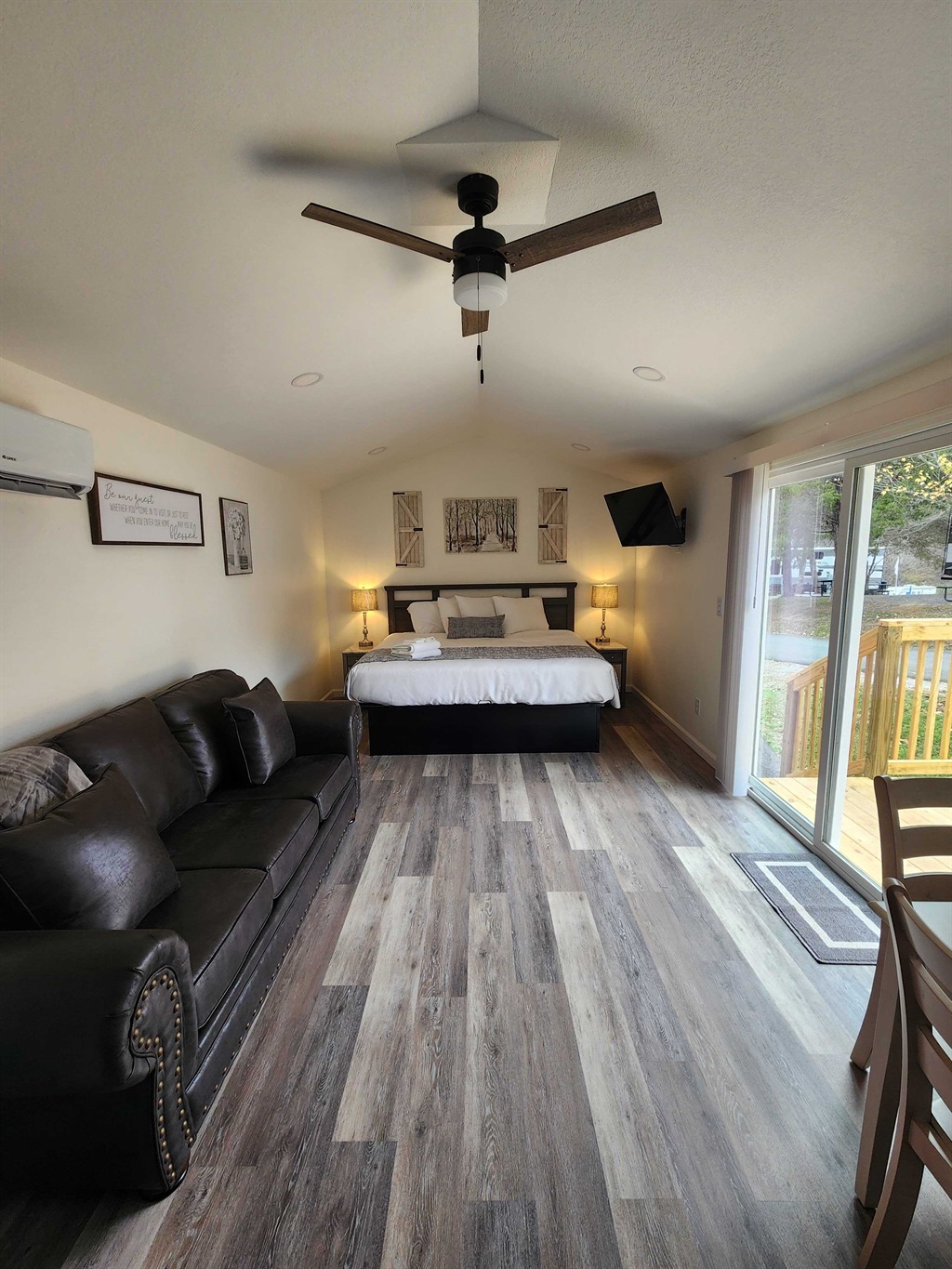 Whole Area with King Bed