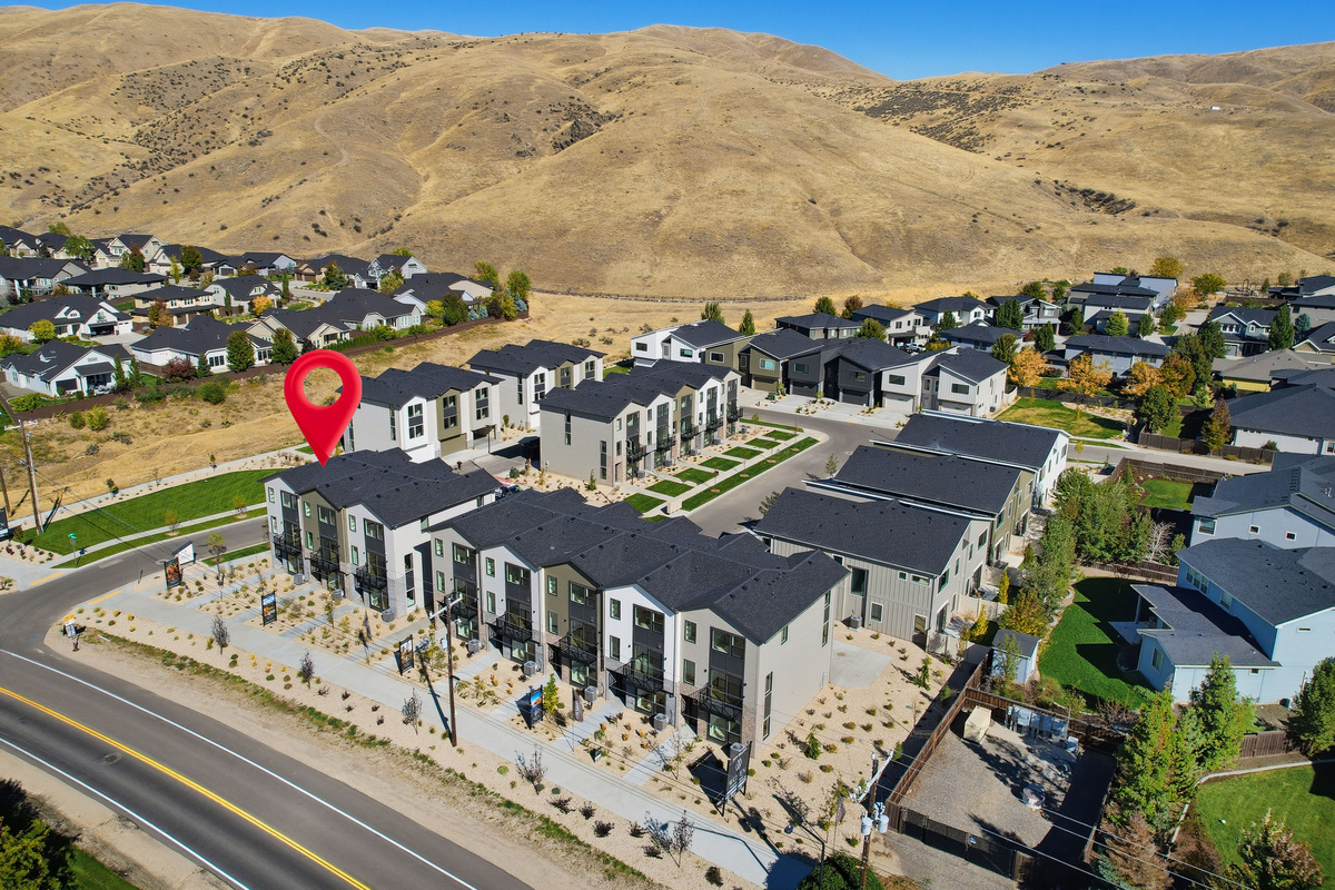 Corner lot location in a townhouse community near the foothills, Boise River, and Lucky Peak Reservoir. Minutes from Micron!