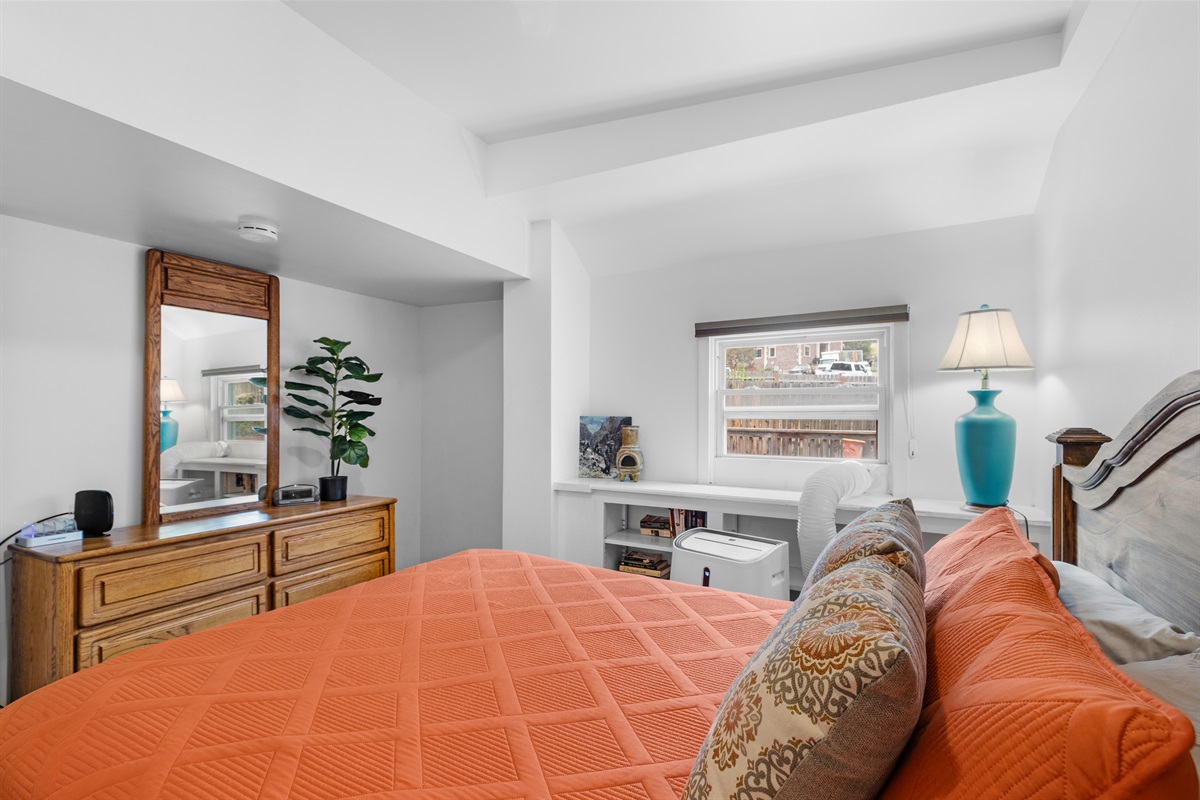 Main bedroom- Queen bed