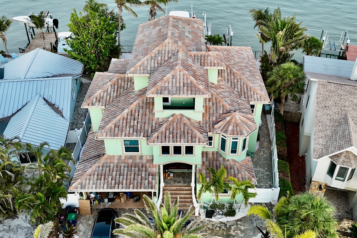 Spread out in five bedrooms each with its own ensuite and king bed.