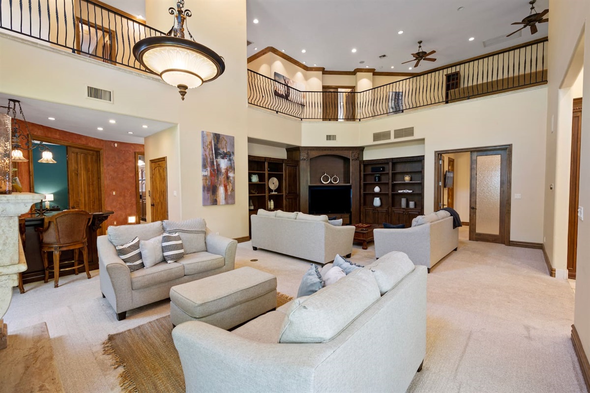 7BR+ Bonus Room Phoenician Mansion w/ Hot Tub&Pool-Heat Avail! — 7BR+Bonus Room Phoenician Estate • Heated Pool + Hot Tub, Phoenix, Arizona — photo 9