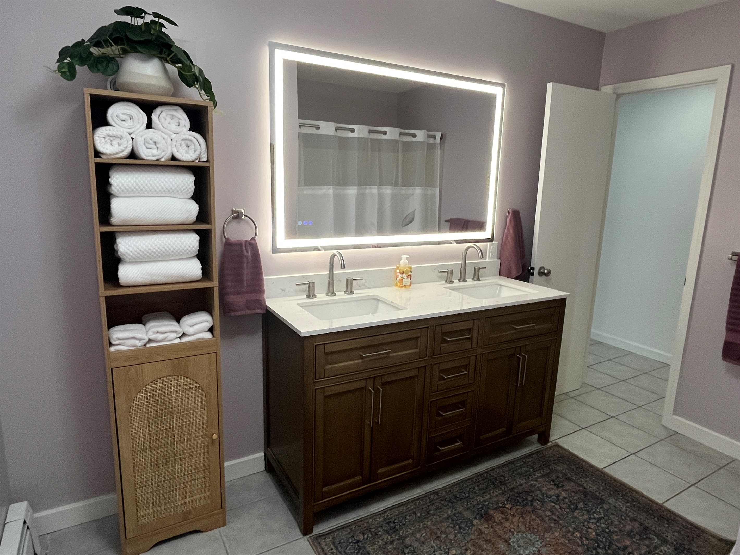 1st floor bath with double vanity and anti-fog mirror