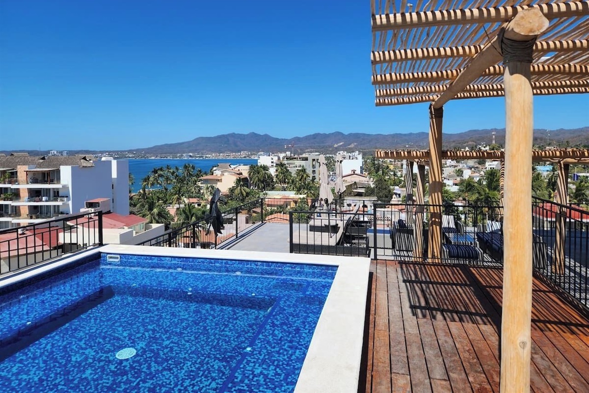 Roof Top Bar Hot Tub