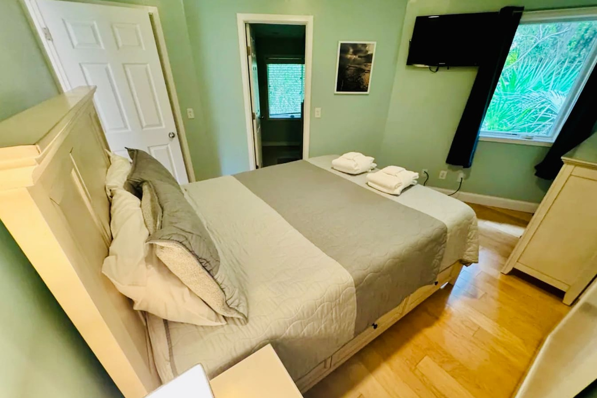 Bedroom with garden window