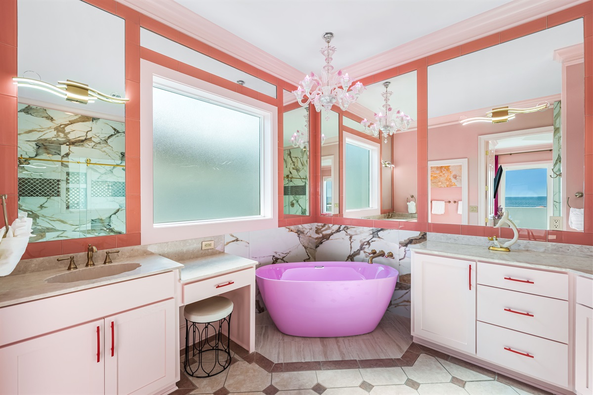 Beachfront Master King Suite Bath | Third Floor