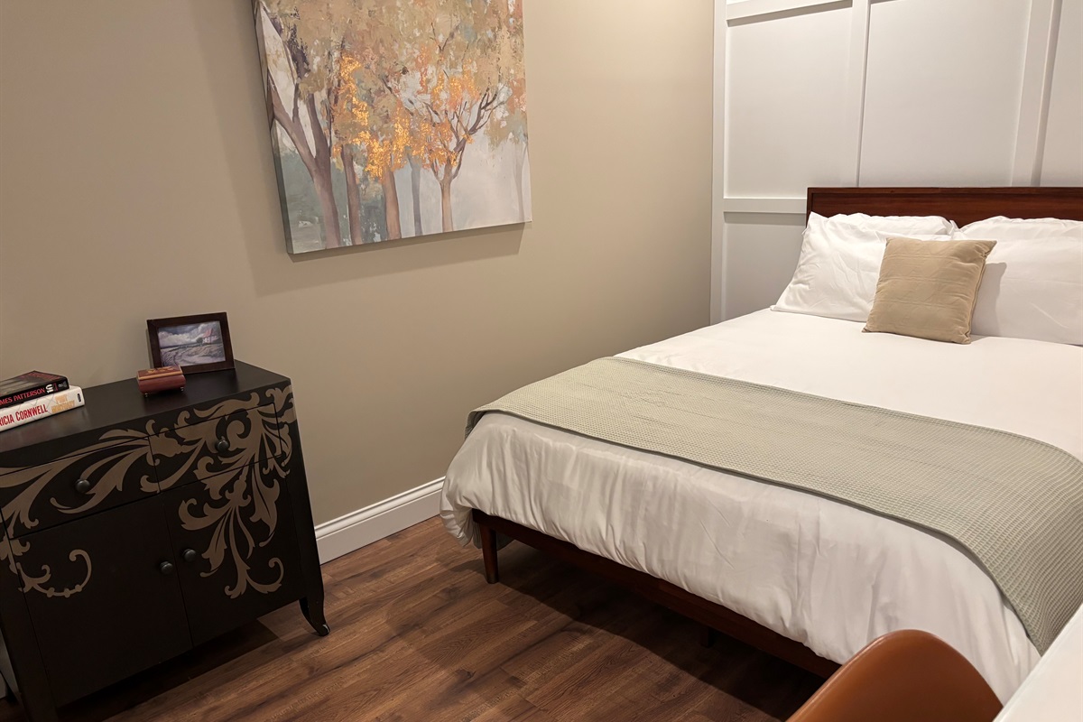 Secondary with queen bed