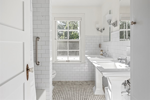 UPPER HALLWAY FULL BATH - DOUBLE PEDESTAL SINKS