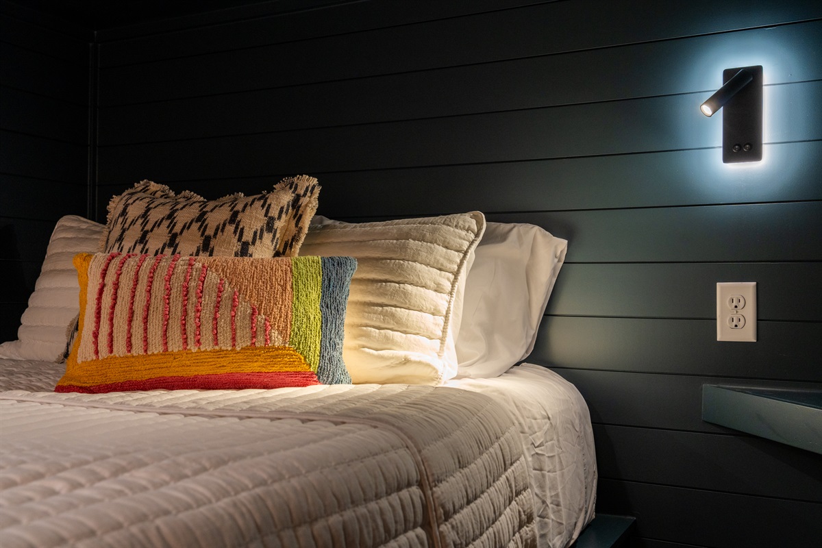 Luxury and comfort wrapped in the tranquility of soft textiles and the modernity of concrete textures, a perfect place to unwind.