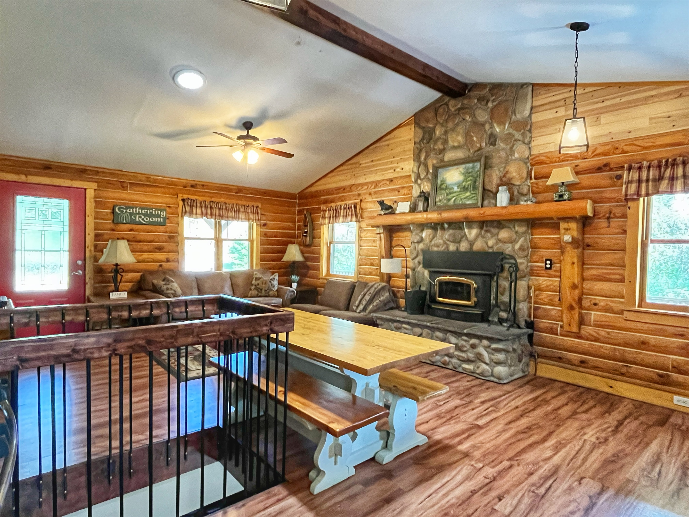 Open concept kitchen/livingroom