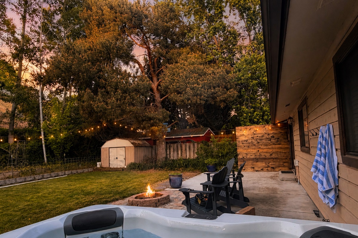 Enjoy slow evenings in the hot tub