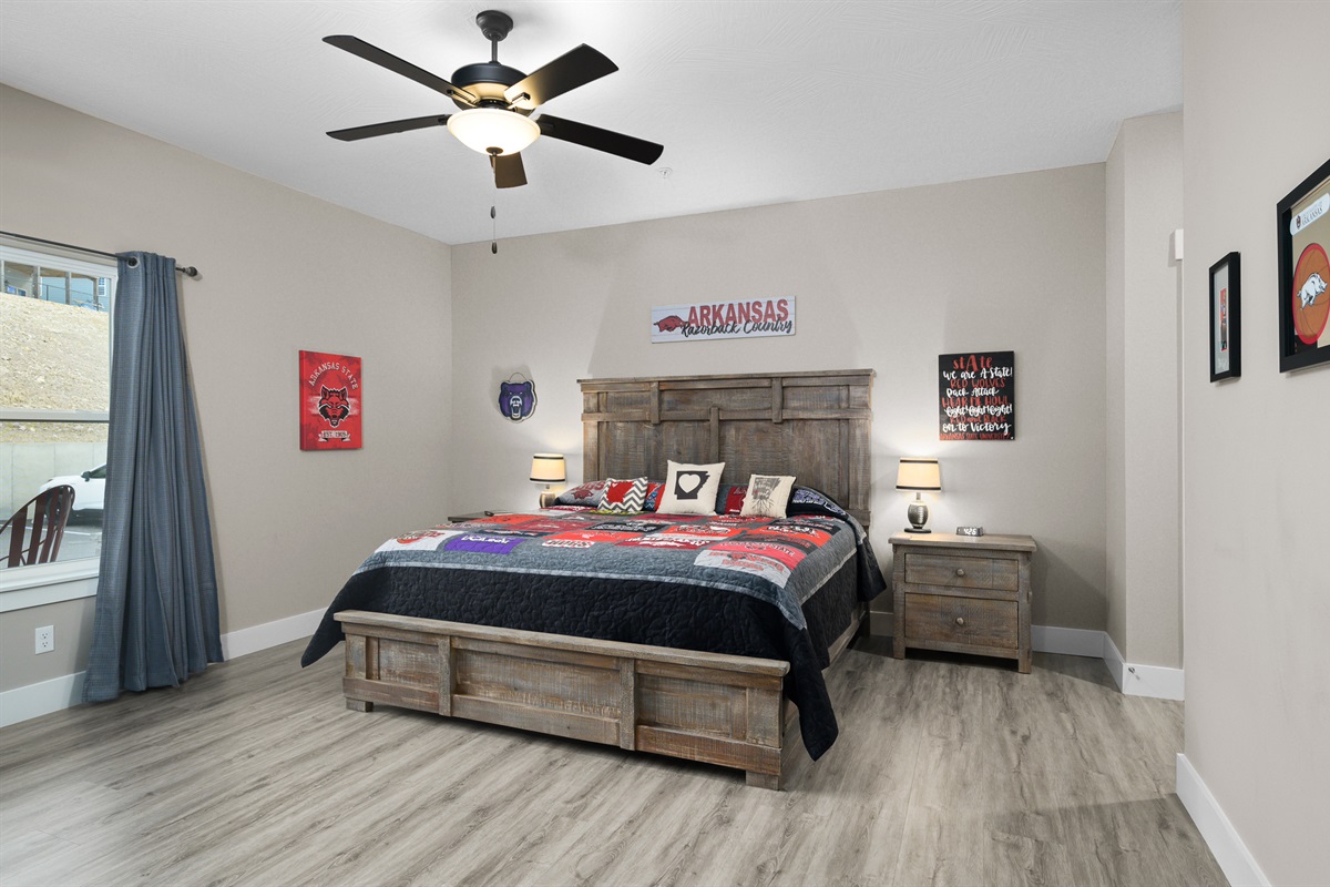 Main level: Arkansas room with King bed and recliner wtih en suite bathroom