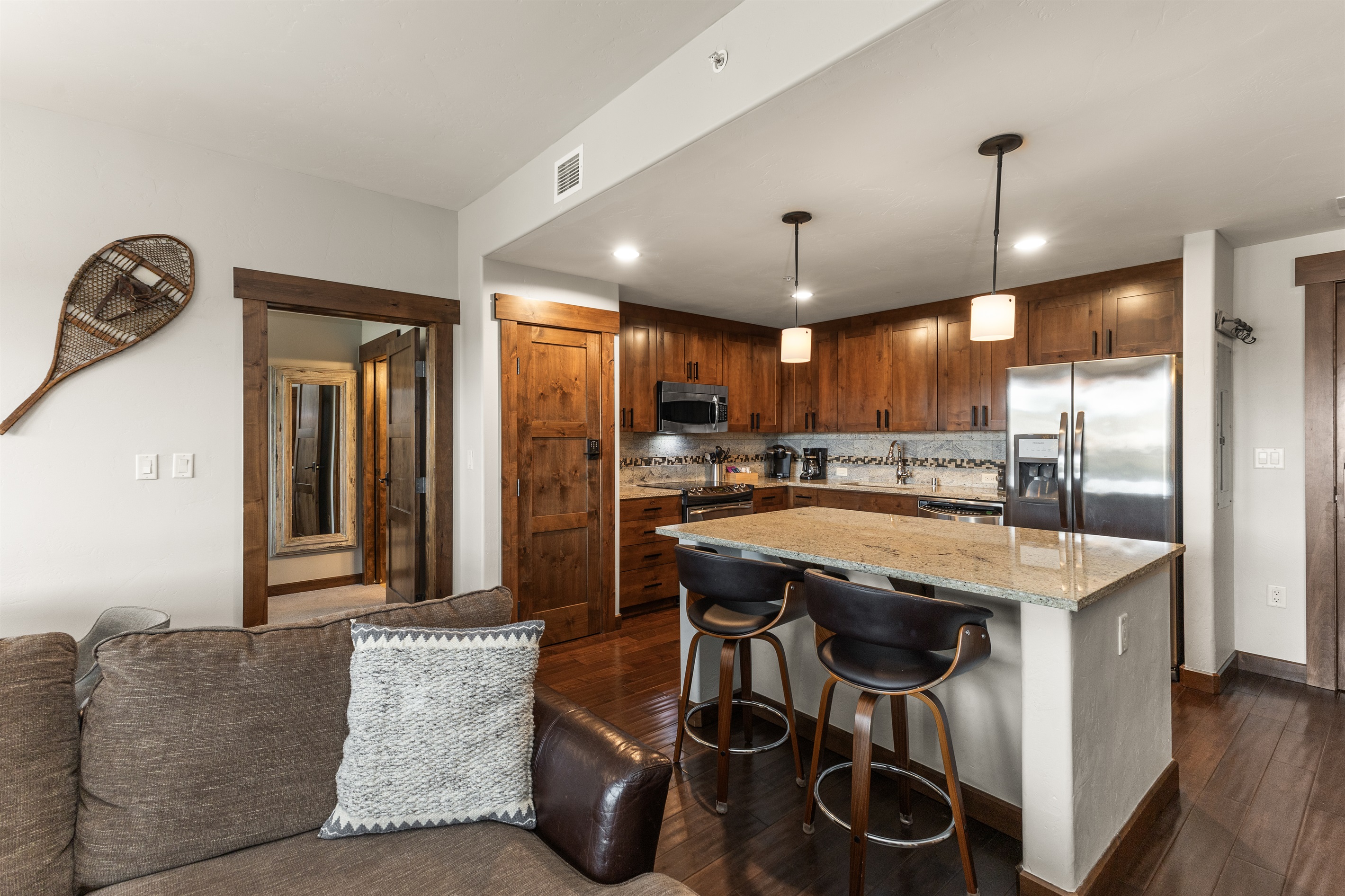 Kitchen | Breakfast Bar for 2