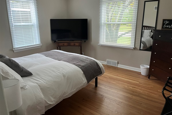 Bedroom 2 - Queen