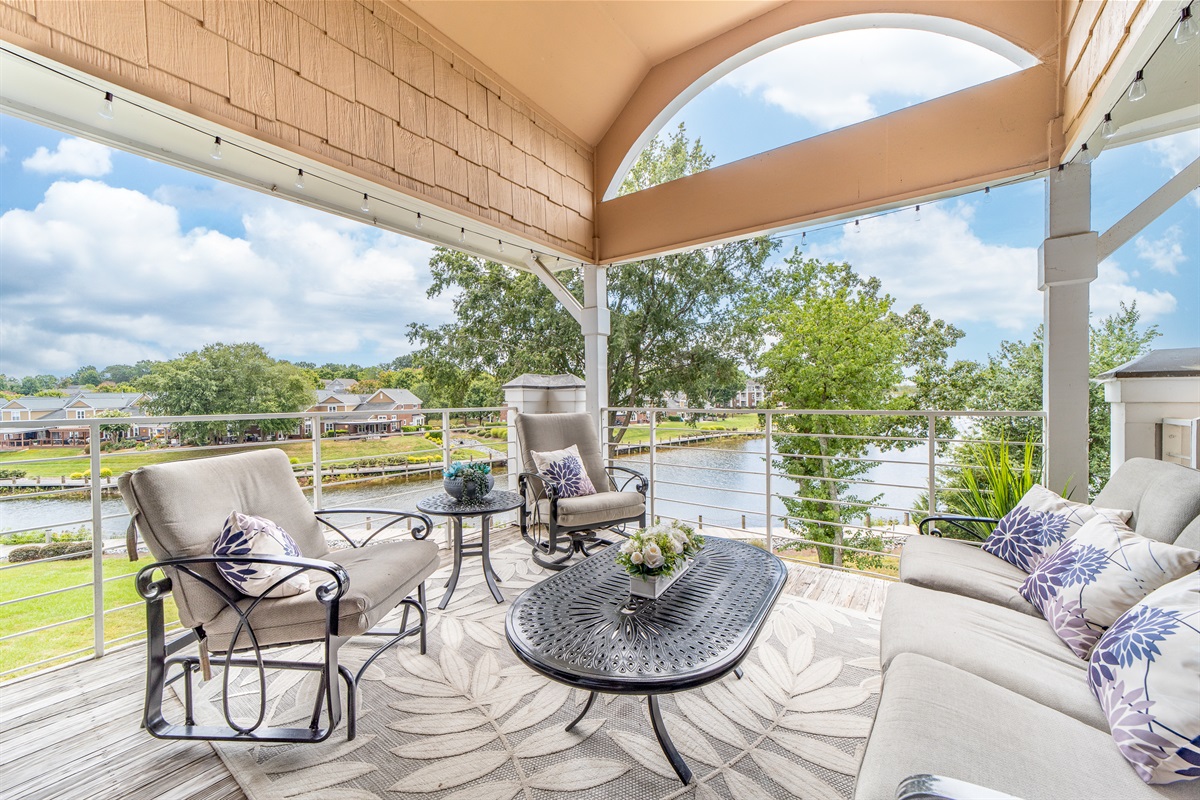 The deck for you to relax and view the lake