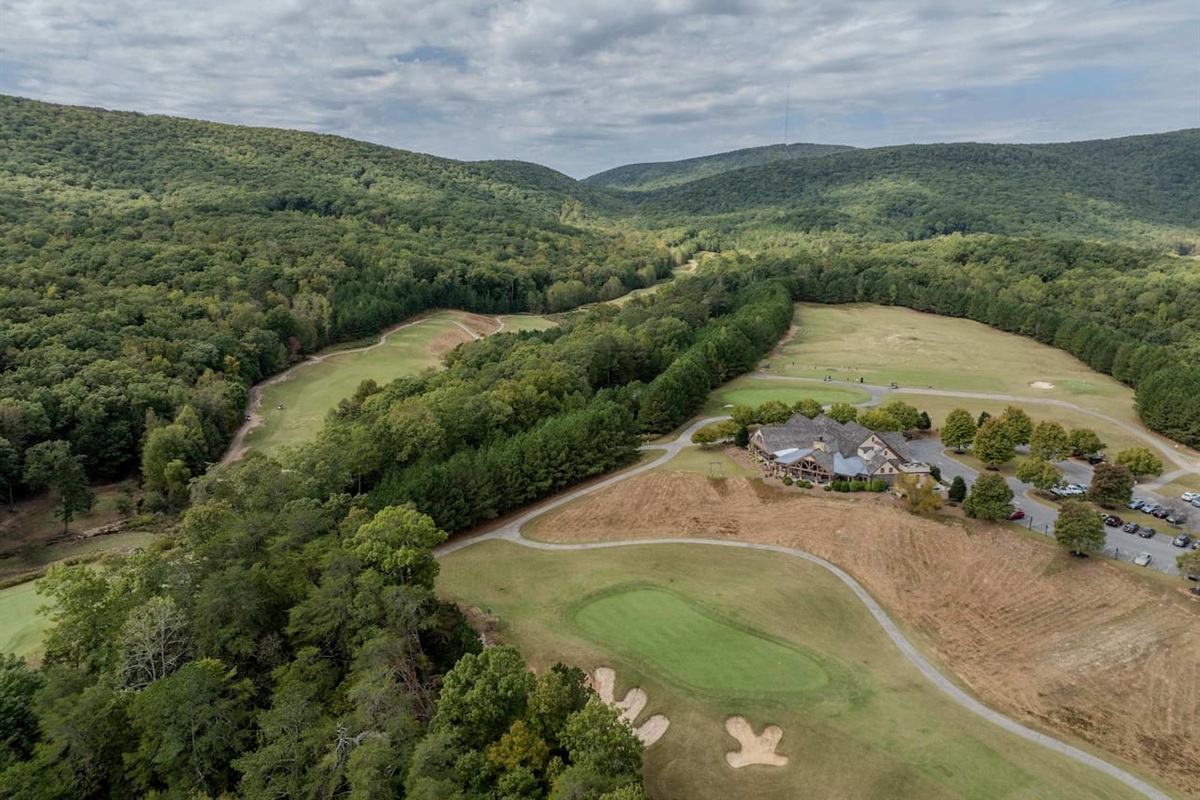 18-hole championship Highlands Golf Course | Open Daily