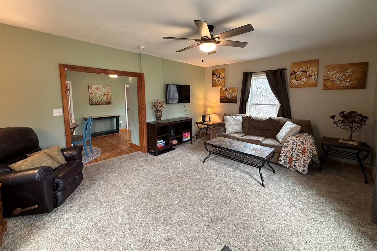 Honeydew Cottage has a charming living room.