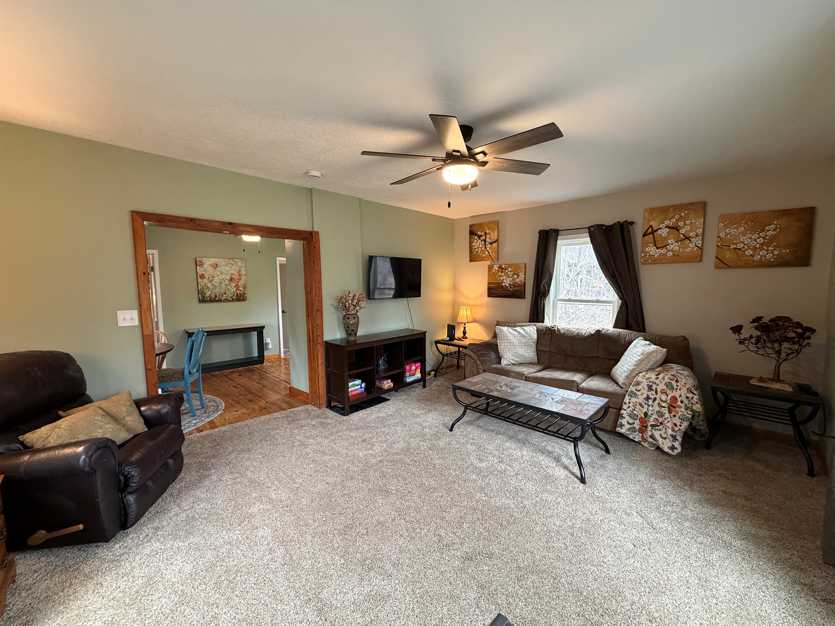 Honeydew Cottage has a charming living room.