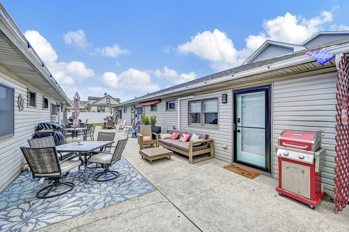 Your outdoor lounge are and grille are ready for your enjoyment!