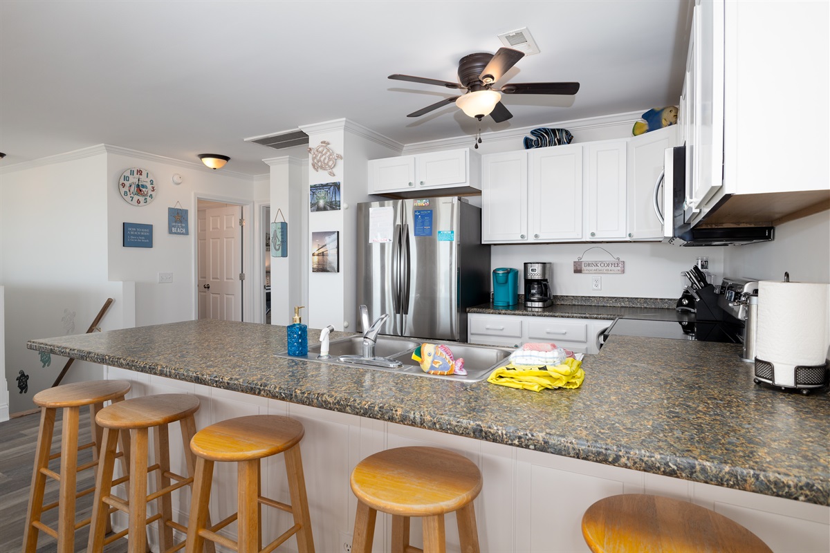 Fully stocked kitchen for all cooking needs