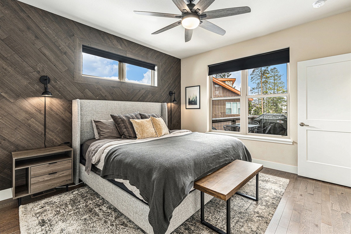 Wood Bedroom 5 - King bed