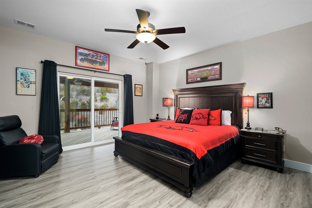 Upper level: Razorback refuge with King bed, recliner and en suite bathroom