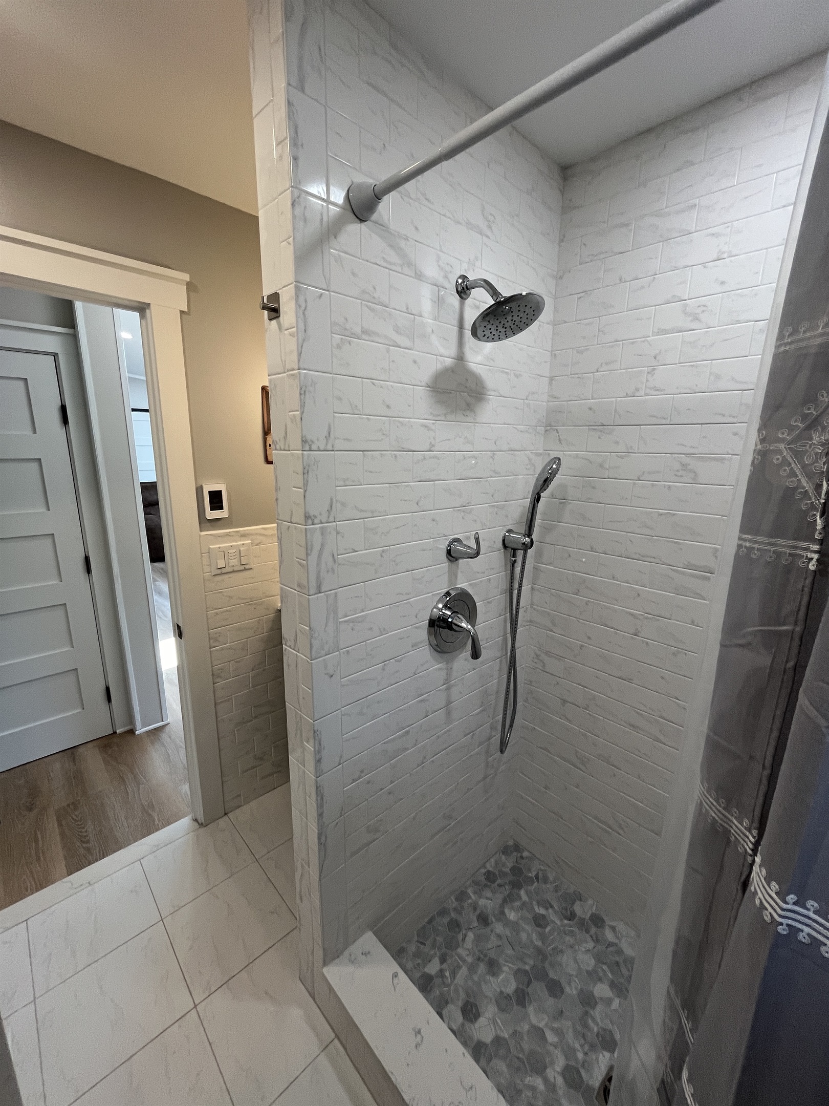 Beautiful 2nd bath with shower