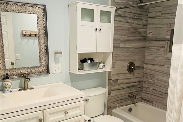 full bath with tub in the Cozy Blue Cottage