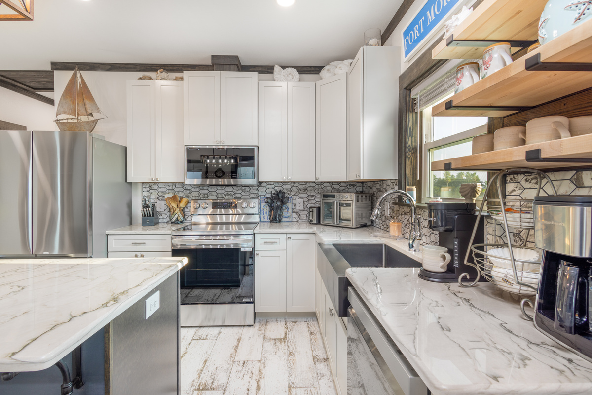 Fully Stocked kitchen