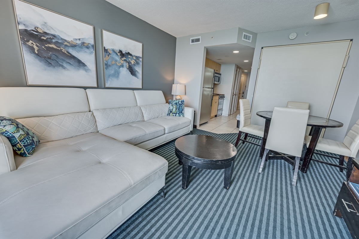 Living Room with Stunning Views🌊☀️