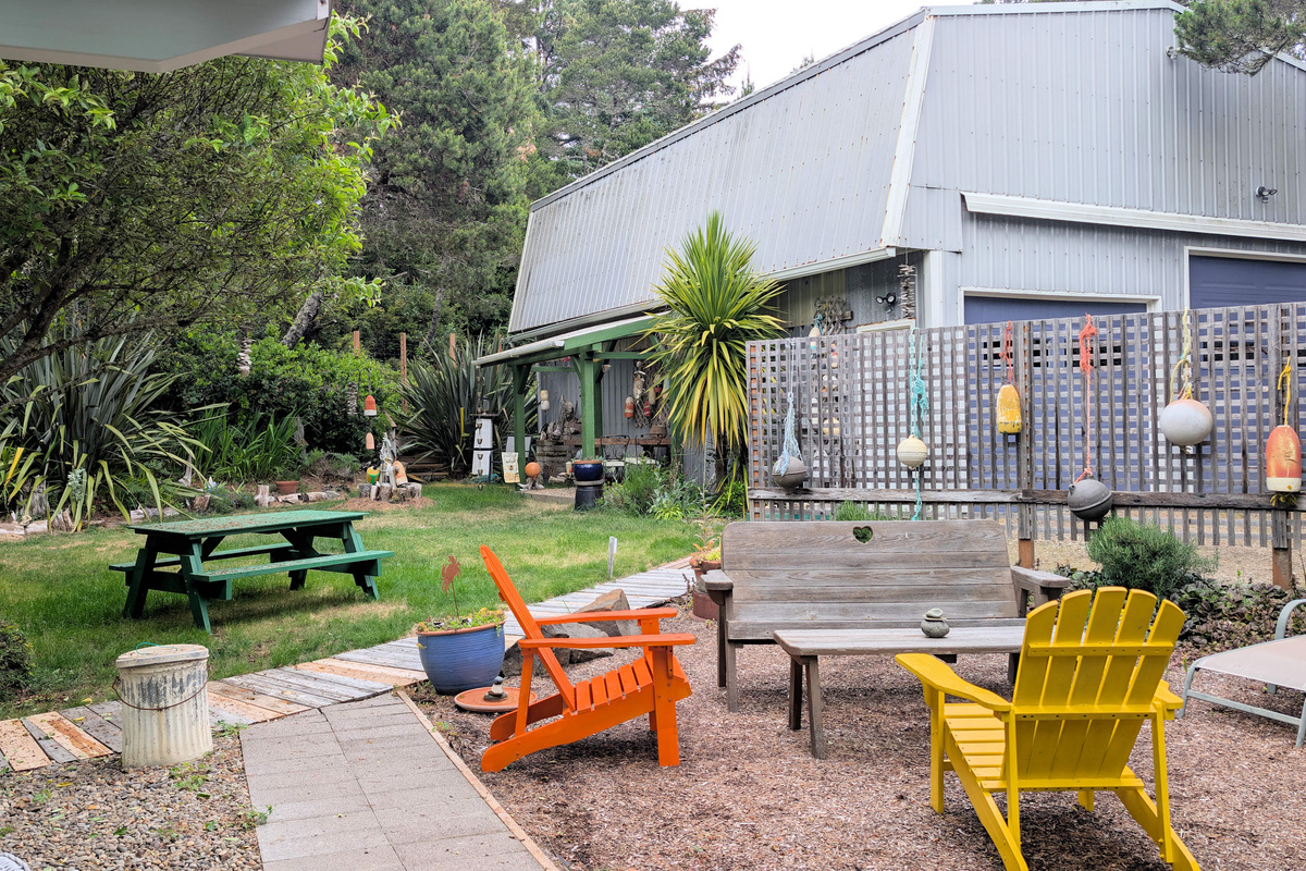 Sitting and picnic area