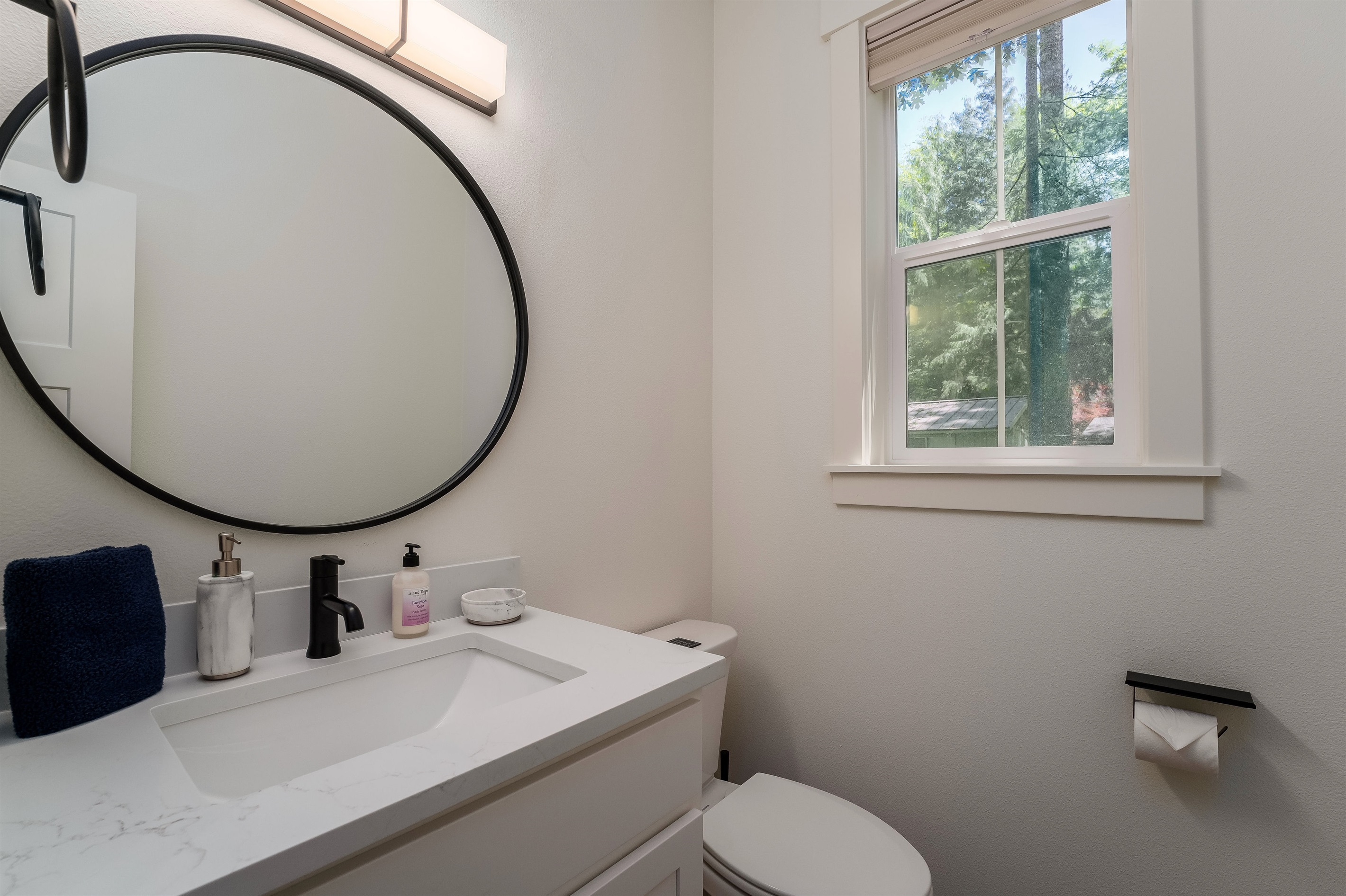 1/2 Bathroom