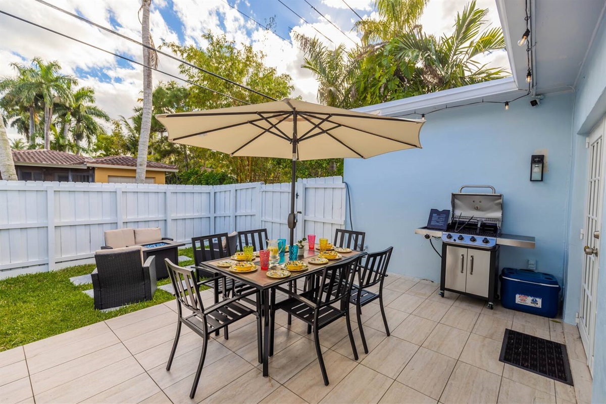 Dine/ BBQ on the patio at the 6 seater dining table and umbrella. Or relax in the new 6 seater hot tub. For those chilly nights, enjoy sitting around the gas powered fire pit lounging areas. The space lit up by remote controlled string lights.