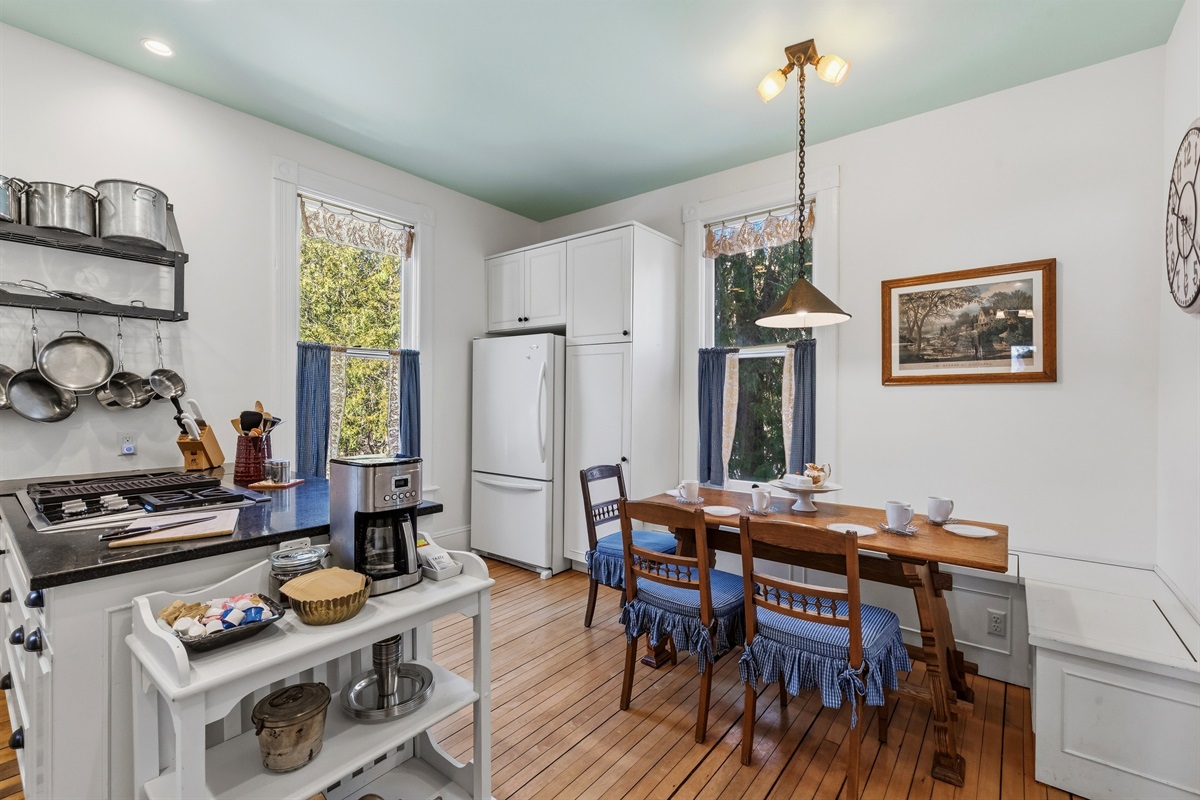 Bright kitchen w/ white cabinetry & clean, updated finishes