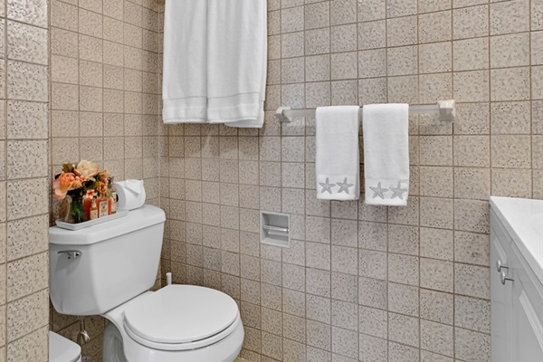Fresh and inviting bathroom with thoughtful touches to help you feel at home.