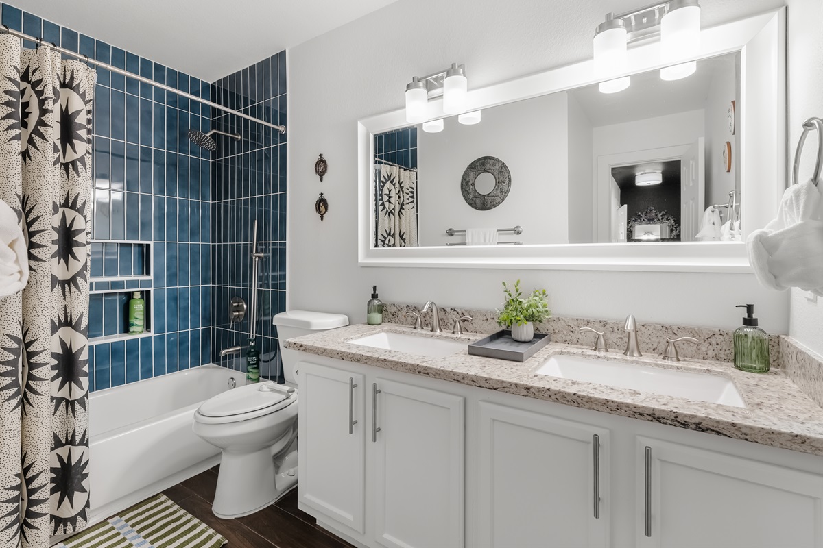 Full bath with tub/shower + dual vanity
