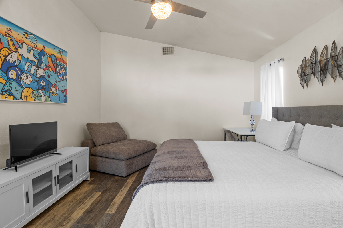 Soft accent seating & smart TV.