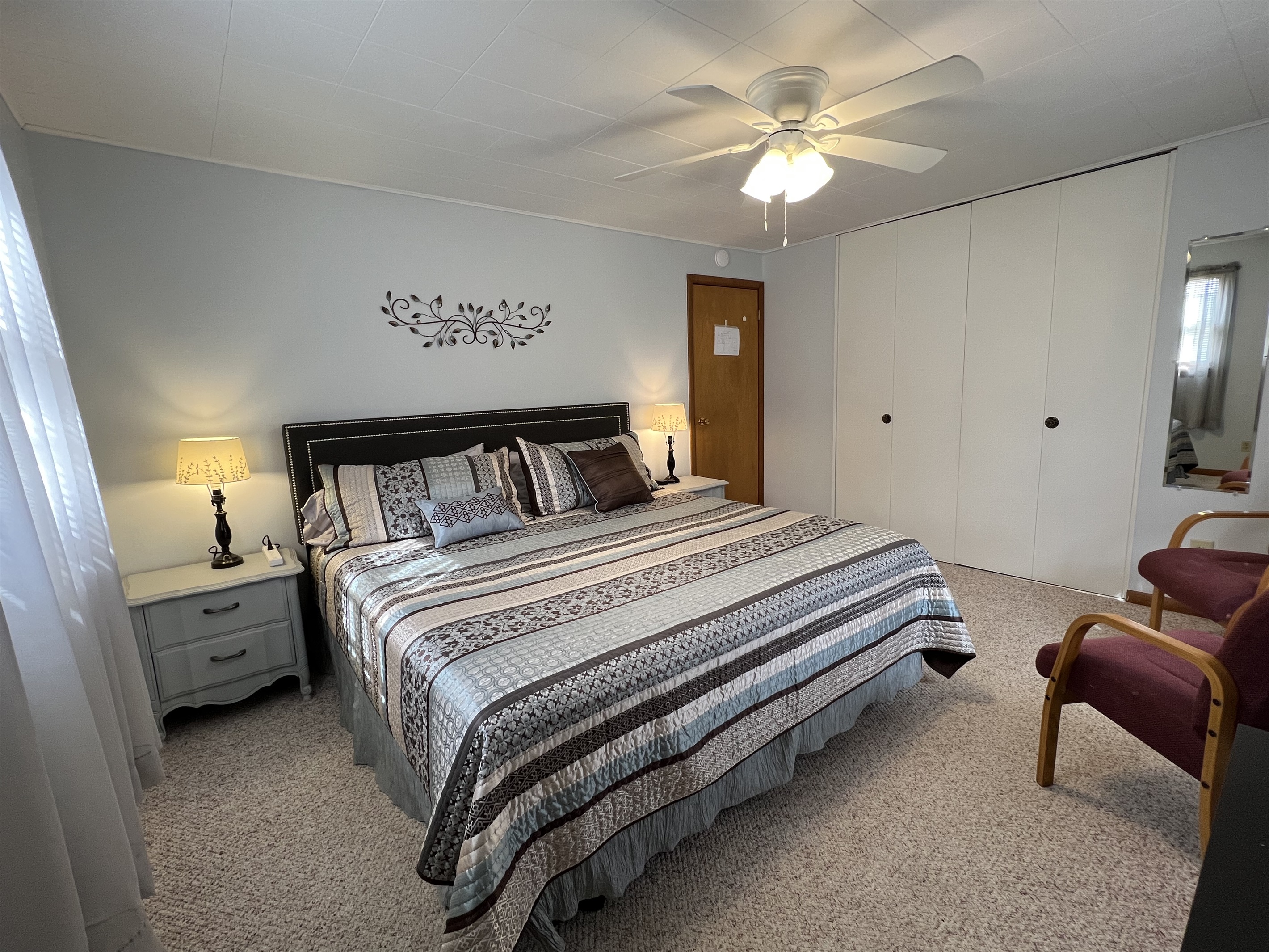 1st floor king bedroom