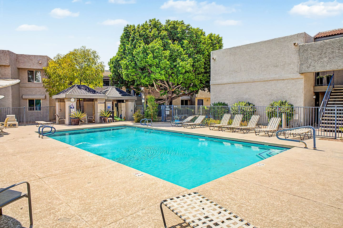 Paradise Pkwy Getaway in Phoenix + Pool — Paradise Pkwy Getaway in Phoenix + Pool, Phoenix, Arizona — photo 24