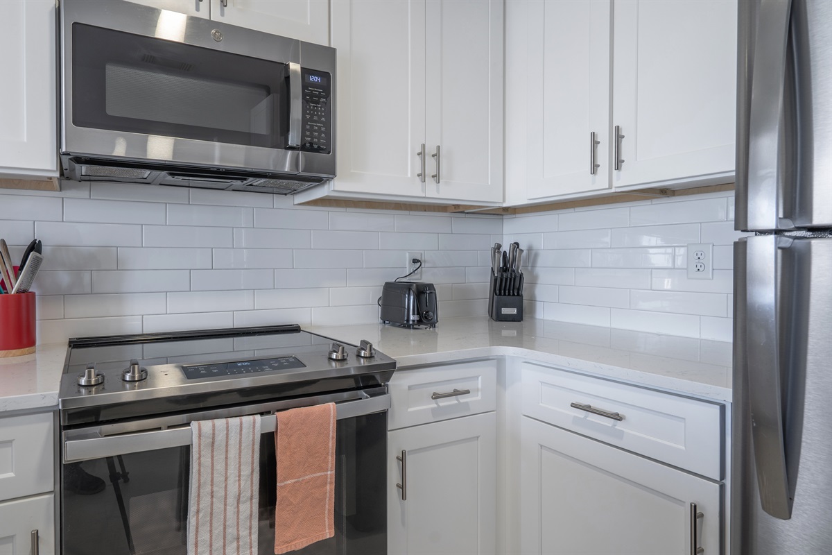 WANT TO EAT AT HOME?  THIS KITCHEN IS FULLY STOCKED!