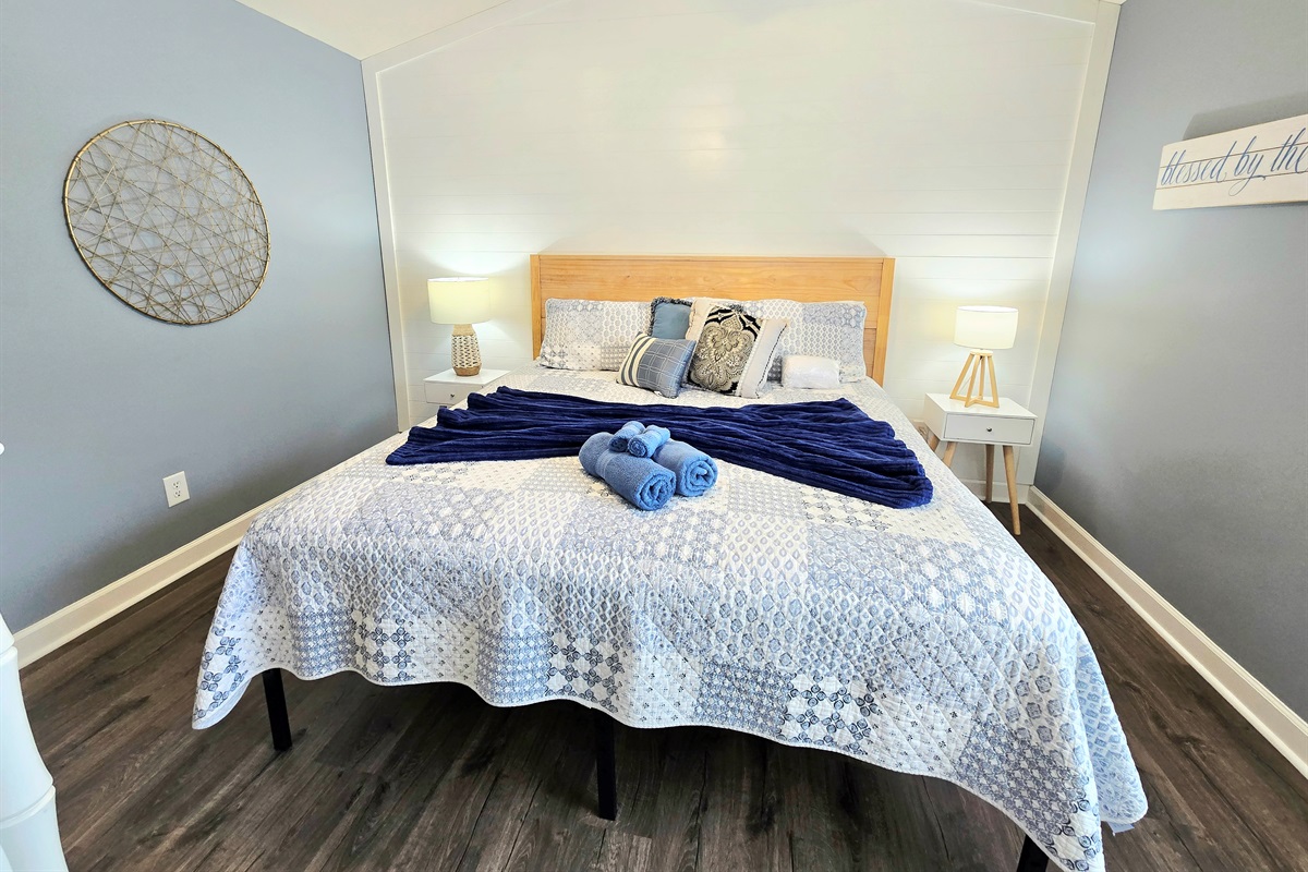 Bedroom 2 - Upstairs 2nd King Primary w/ Private Ensuite Bathroom