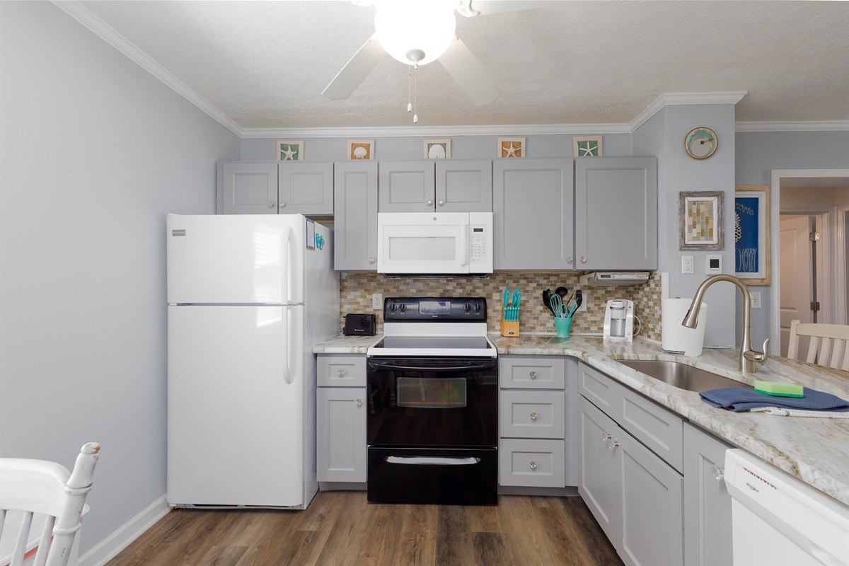 Clean and fully equipped kitchen