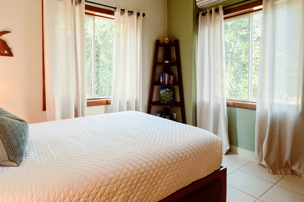 Bedroom 2: Queen Bed
