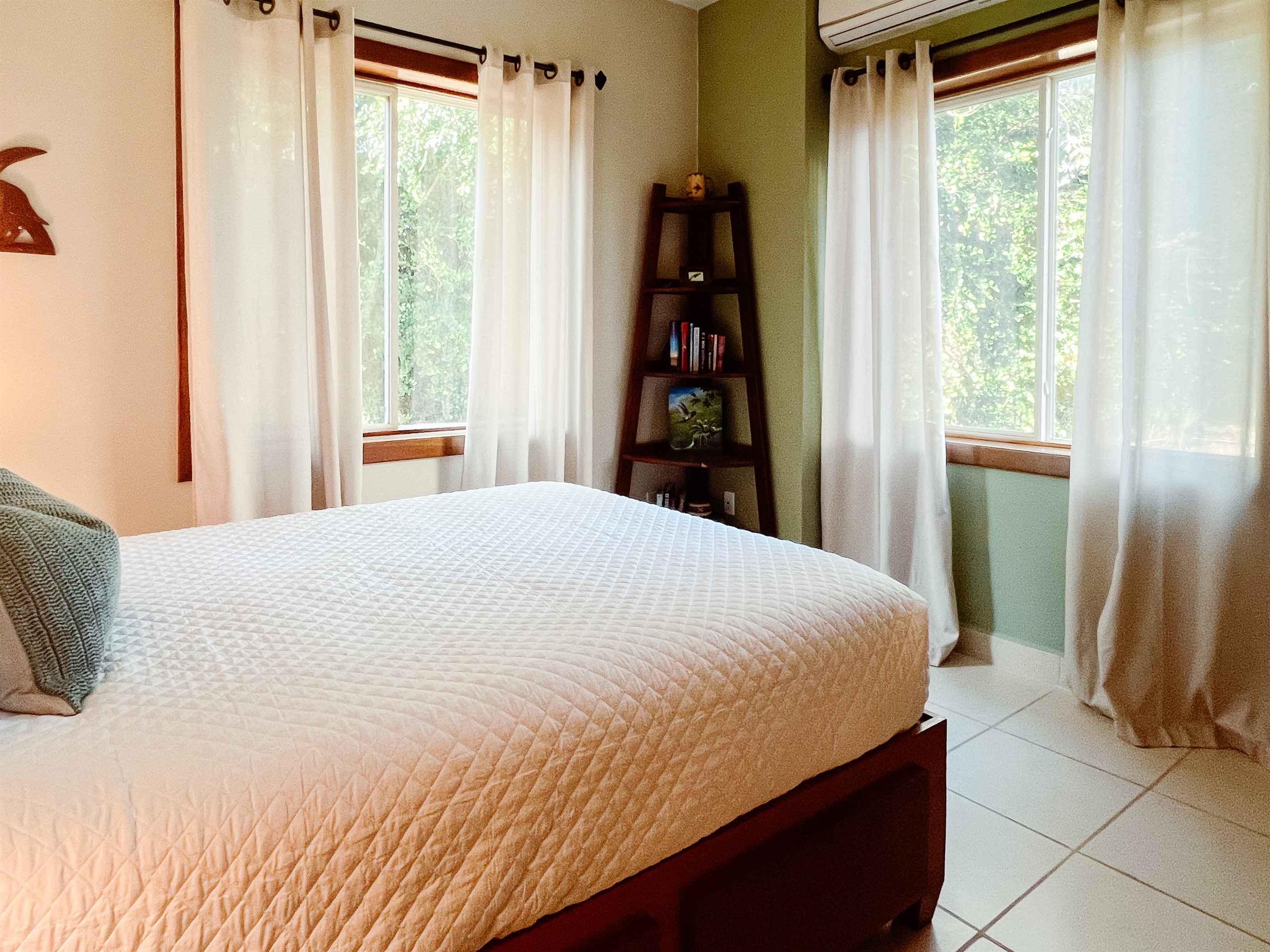 Bedroom 2: Queen Bed