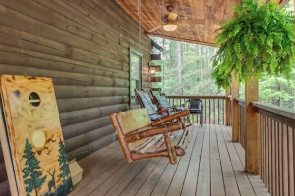 Enjoy morning coffee on the swing and wake up to nature at its best- deer and turkey strolling through the enighborhood!