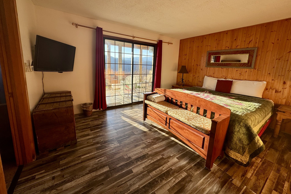 Fall Downstairs Master King Bedroom & View