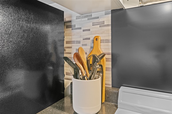 Help yourself to a variety of utensils