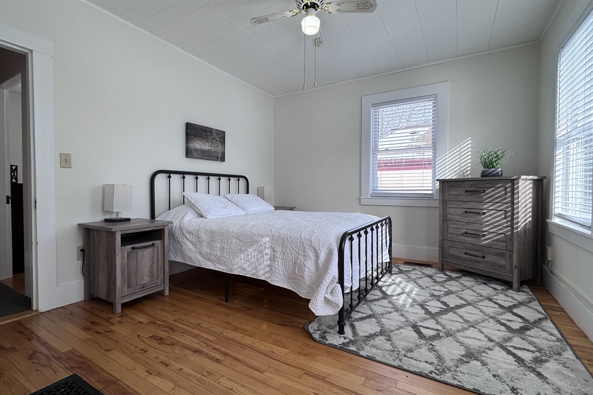 Second Bedroom with Queen-sized bed