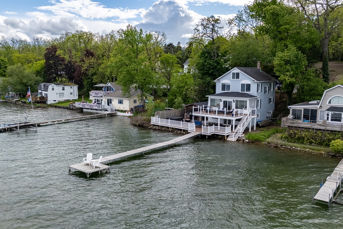Stunning lakefront home with multi-level decks and a private dock—perfect for sunrise coffees and sunset cocktails 🌅🏡🚤