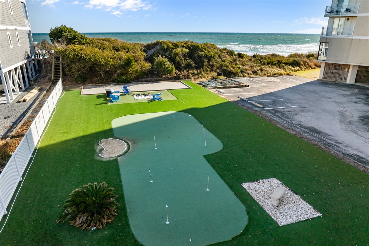 Putting green with ocean backdrop: practice your short game just steps from the beach